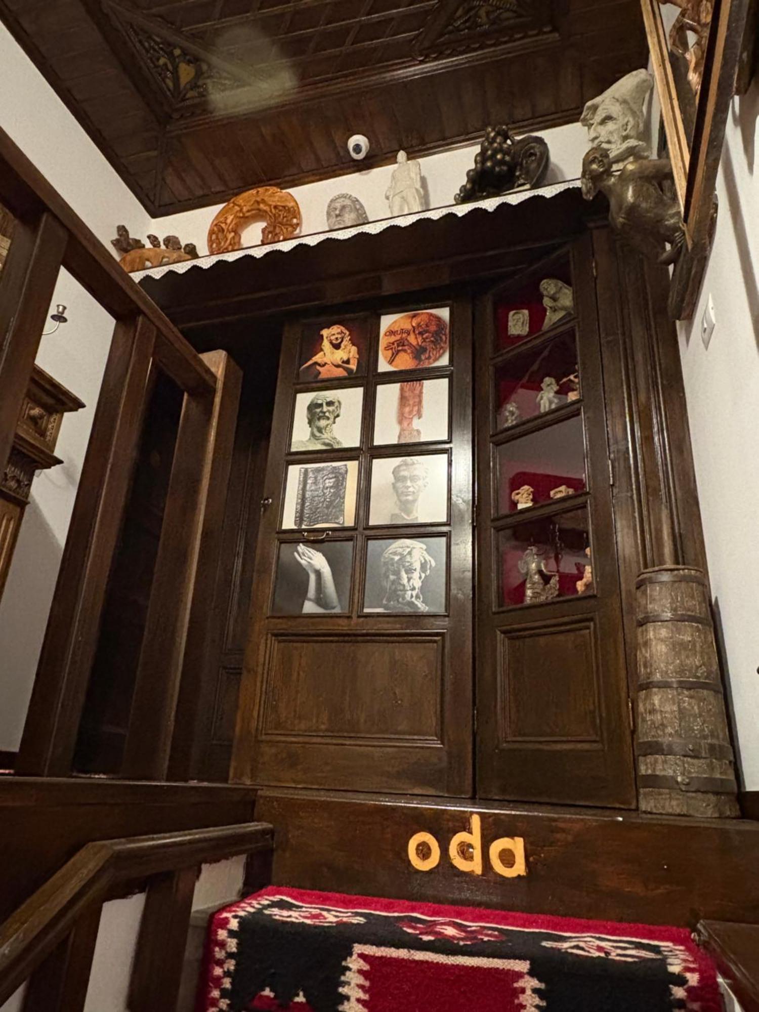 Oda E Skulptorit-Unesco Quarter Берат Екстериор снимка