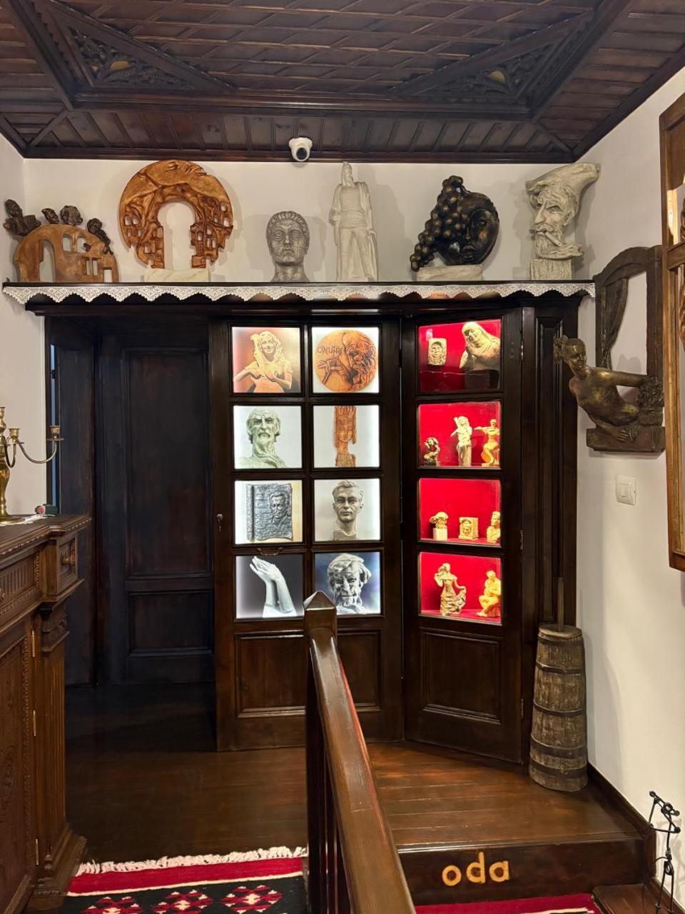 Oda E Skulptorit-Unesco Quarter Берат Екстериор снимка