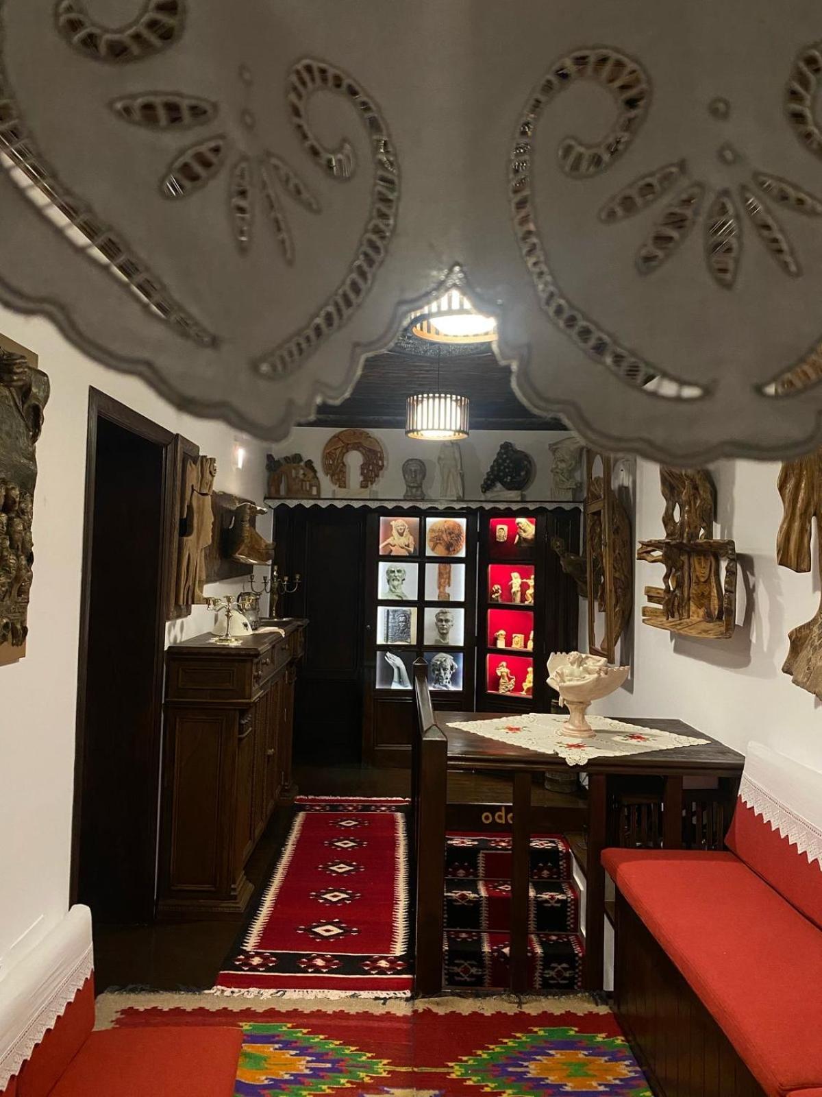 Oda E Skulptorit-Unesco Quarter Берат Екстериор снимка