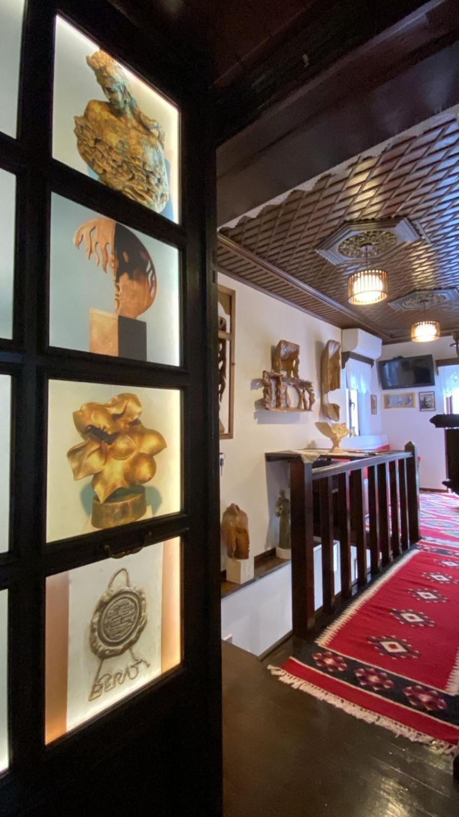 Oda E Skulptorit-Unesco Quarter Берат Екстериор снимка